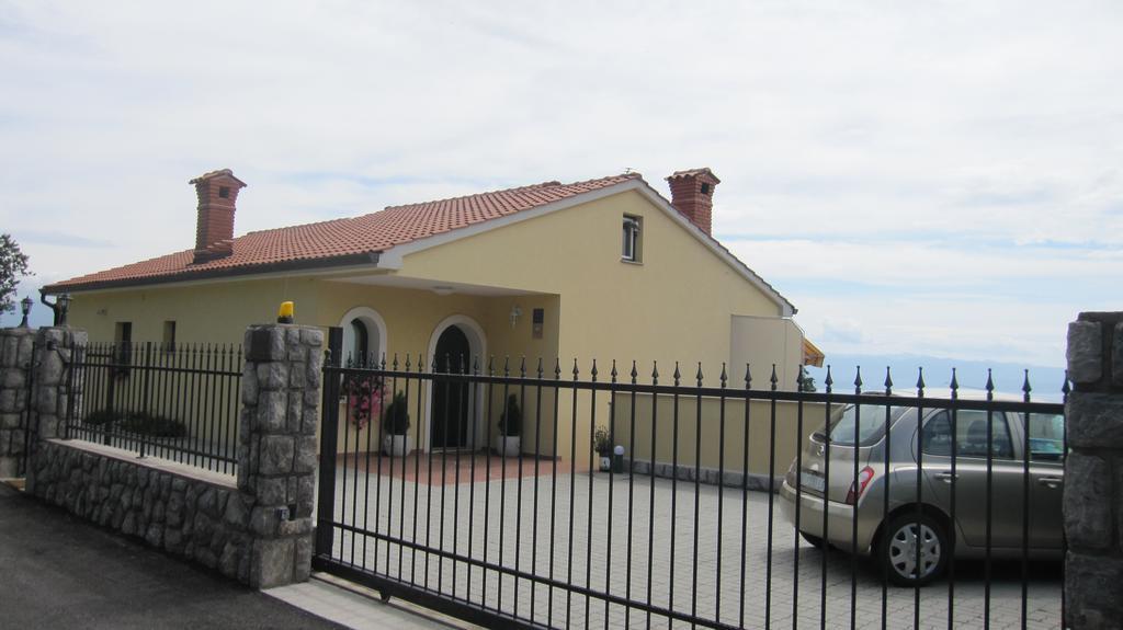 לובראן Apartments Villa Krasa מראה חיצוני תמונה